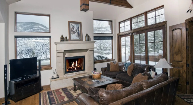 Коттедж с балконом Alpine Drive Chalet
