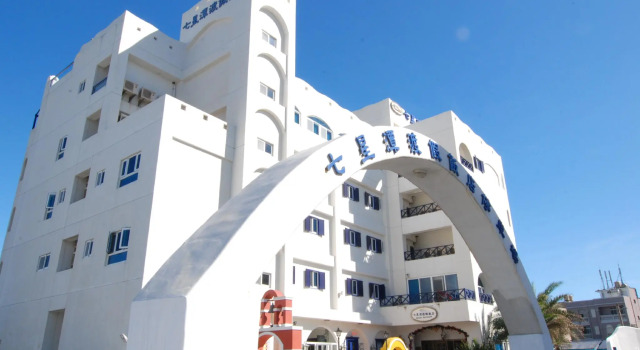 Кровать в общем номере Hotel Bayview