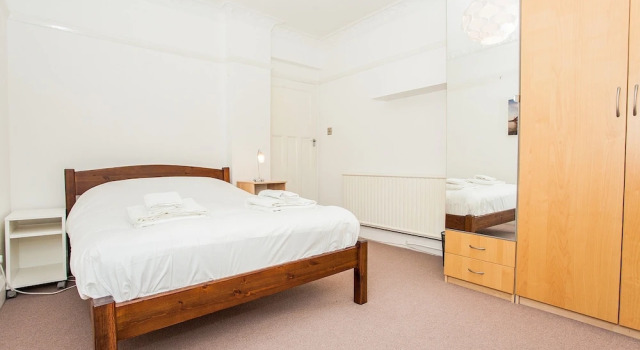Spacious 2 Bedroom Flat in North West London, Varaa Huoneisto Asunnot kohteessa Merseyside, Huoneisto