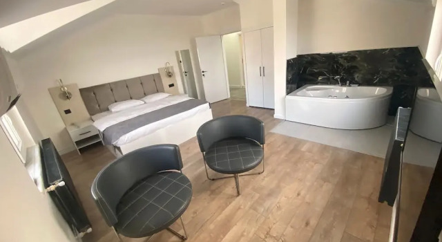 Номер Deluxe Golden Life Suite