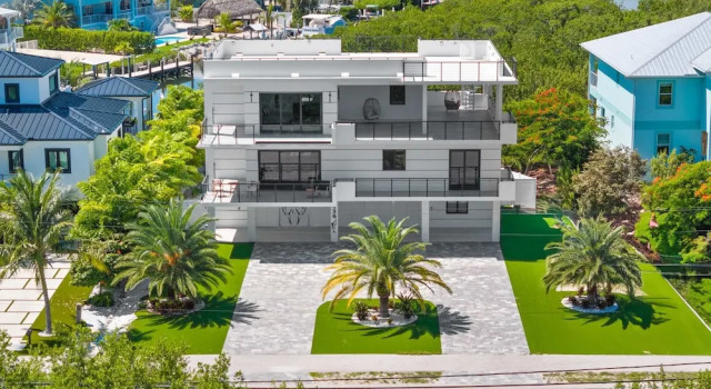 Вилла Ocean Muse Lux Waterfront Escape Pool Dock