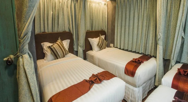 Rangoon Boutique House Hostel, Забронировать Хостел Отели Янгон с парковкой, рядом с Sein Yaung Chi Pagoda, Парковка