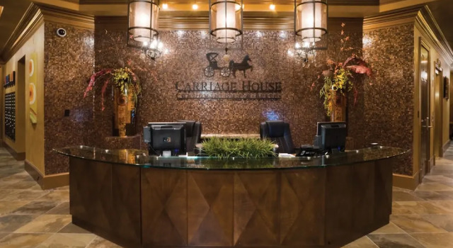 Carriage House Hotel