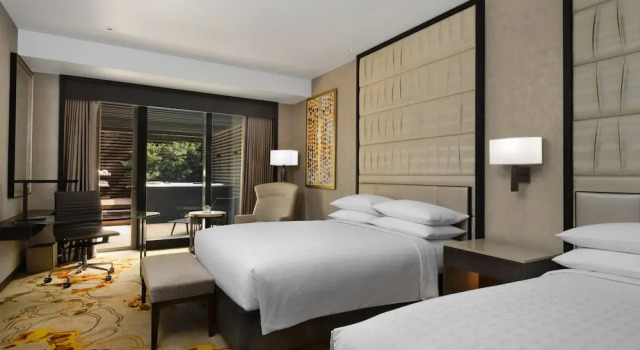 Четырёхместный клубный номер Standard Sheraton Manila Hotel at Newport World Resorts