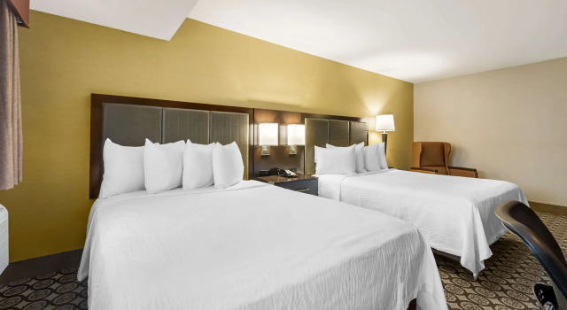 Четырёхместный номер Standard Best Western Plus InnTowner Madison