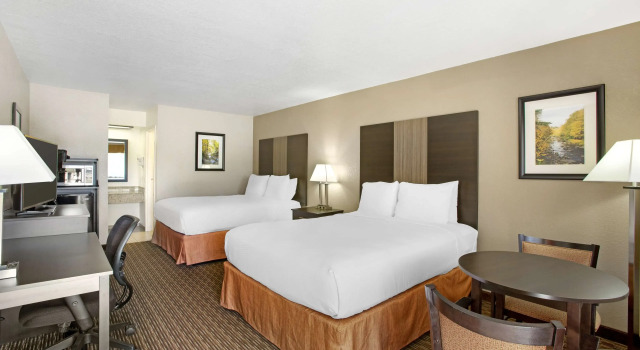 Четырёхместный номер Standard Best Western Sawmill Inn