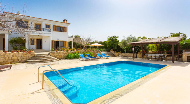 Villa Xenios Dias in Argaka