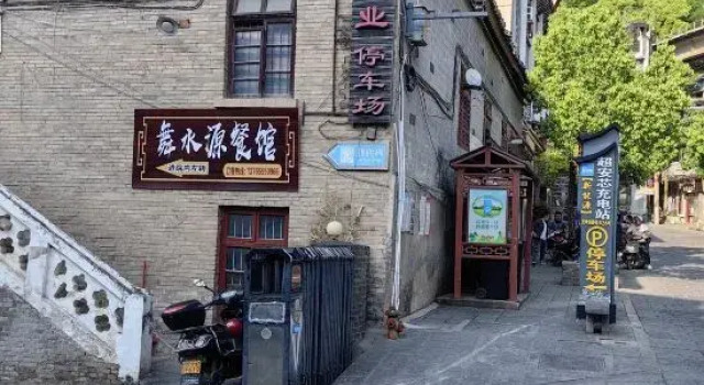 Quanjia Family Homestay, Prenota Hotel Qiandongnan Cina
