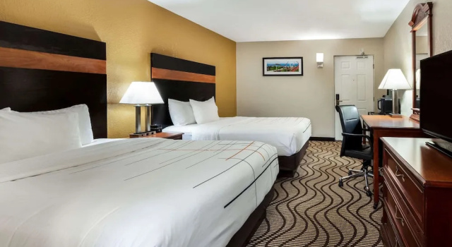 Четырёхместный номер Standard La Quinta Inn by Wyndham Sandusky near Cedar Point