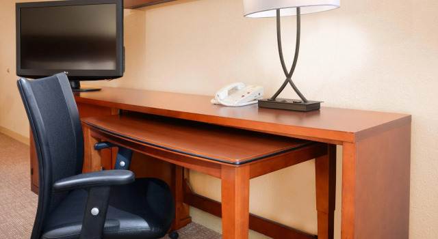 Четырёхместный номер Standard Courtyard by Marriott Dallas Arlington Entertainment District