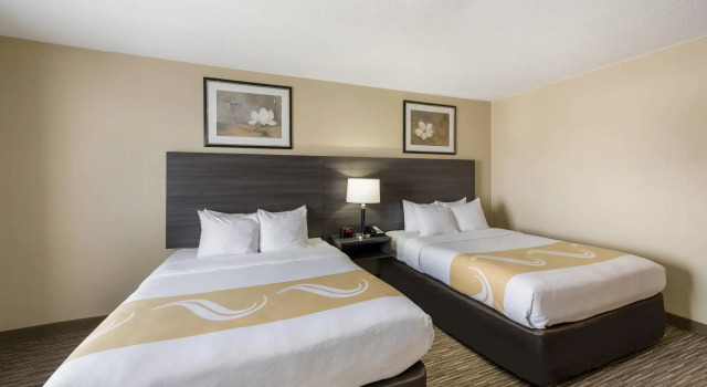 Четырёхместный номер Standard Quality Inn & Suites Fishkill South near I-84