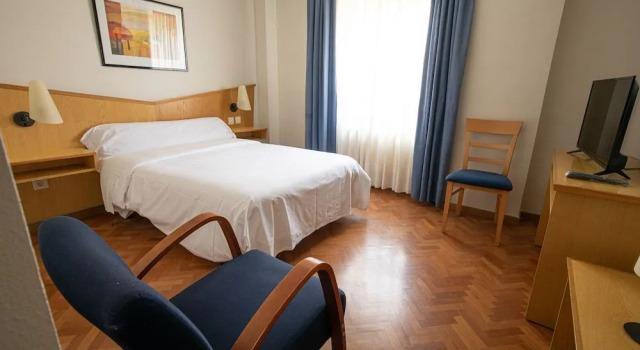 Hotel Bracamonte, Забронировать Отель Отели Salamanca Province с парковкой, Парковка