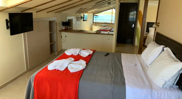 Семейная студия Avra Hotel