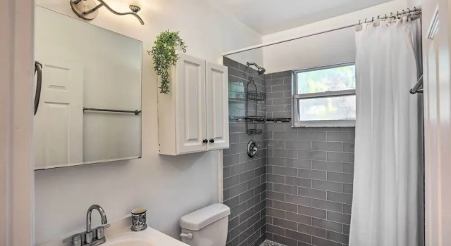 Коттедж Lovely Cottage Near Downtown Stuart & Beaches