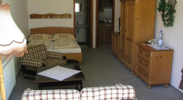 Penzion 102, Rezerwuj Hotel Pardubice Kraj pardubicki