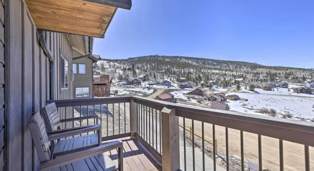 Коттедж с 4 комнатами с балконом Mountain-view House < 2 Mi to Granby Ranch!
