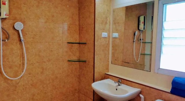 Студия Quiet studio with king bed, kitchen and balcony