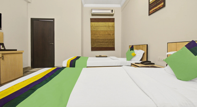 Номер Economy Treebo Maharaja Residency Family Hotel