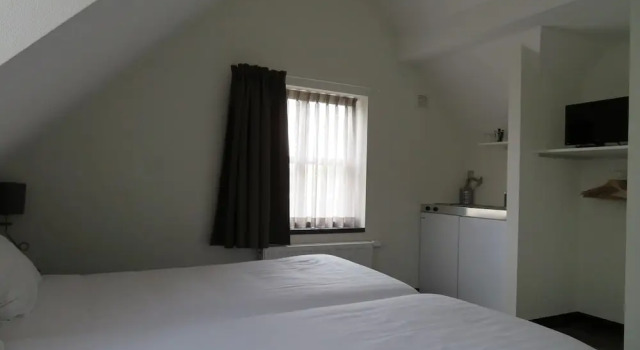Hotel Blooker