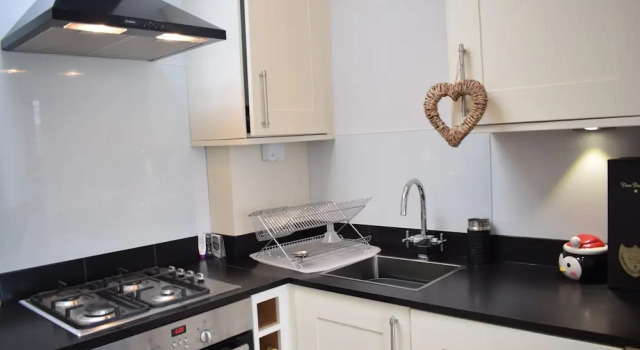 2 Bedroom Flat In Central London, Забронировать Отель Лондон Большой Лондон, рядом с Станция метро Kensington (Olympia)