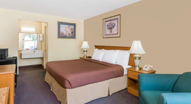 Двухместный номер Standard Days Inn by Wyndham Christiansburg