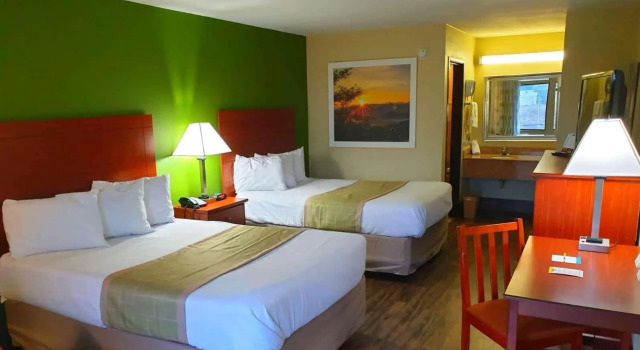 Четырёхместный номер Standard Days Inn by Wyndham Chattanooga Lookout Mountain West