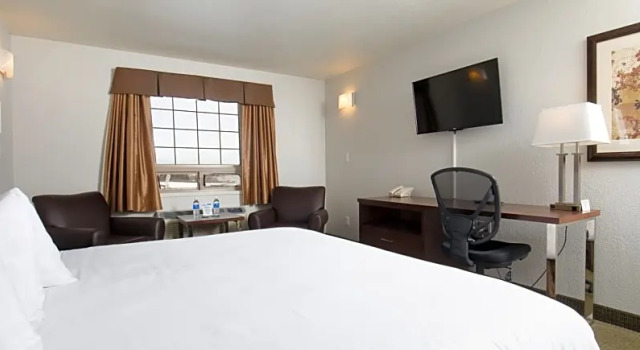 Люкс Business Service Plus Inn and Suites - Grande Prairie