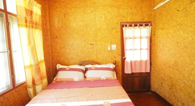 Бунгало с балконом и с видом на сад Baan Suanjarean Resort