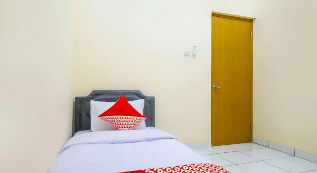 Hotel O Syariah Tasikmalaya Near Universitas Siliwangi Formerly Siliwangi Guest House, Book Guesthouse Tasikmalaya West Java