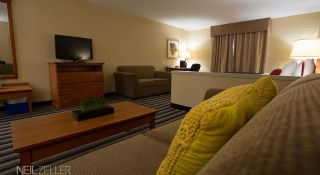 Люкс Days Inn & Suites by Wyndham Edmonton Airport