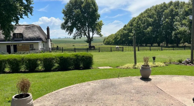 Кровать в общем номере Rosetta Fields Country Lodge