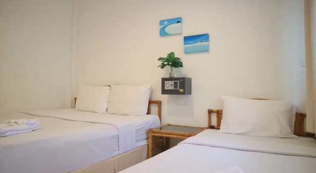 Трёхместный номер Standard с балконом Sunshine Guest House