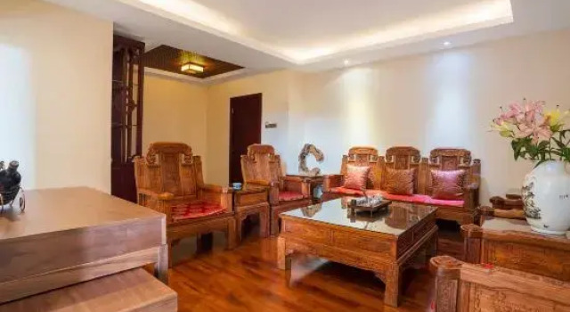 Люкс Business Maitreya Sanlong Hotel (Huquan Hot Spring Ecological Park Honghe Water Town Branch)