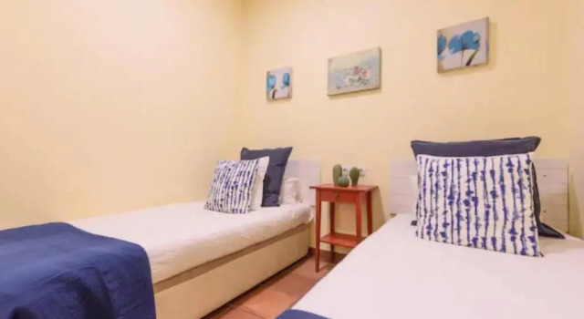 RamblasRentals Chic & Spacious Flat Pool Table 15M Ramblas - Parking - Wifi, Забронировать Отель Сантс-Монжуик , рядом с Парк скульптур