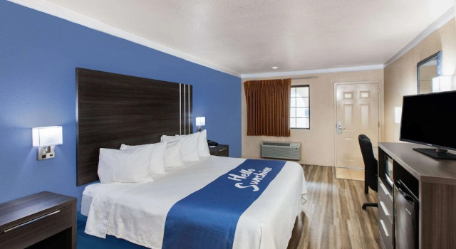 Номер Deluxe Days Inn & Suites by Wyndham Braunig Lake
