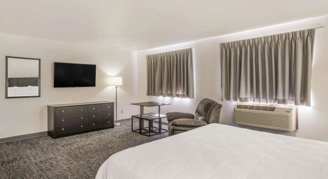 Двухместный люкс Americas Best Value Inn & Suites-Birch Run