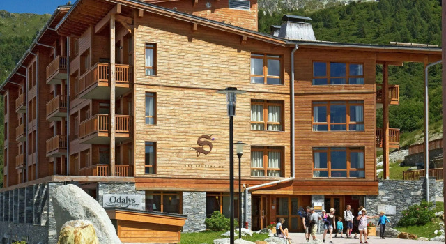 Luxury apartment with a view in the large Paradiski ski area