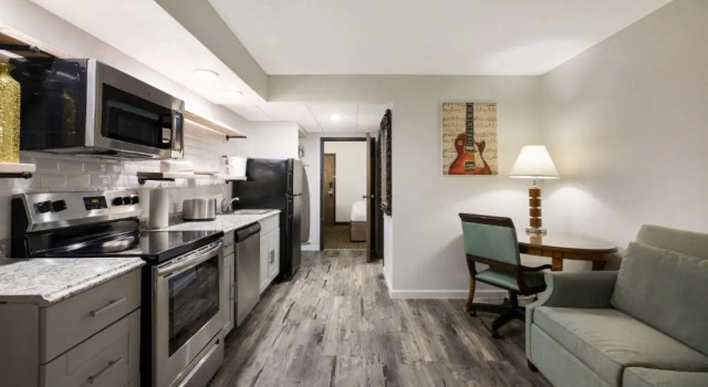 Люкс Revel Hotel Minot - SureStay Collection by Best Western
