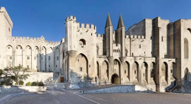 Studio Near The Ramparts Of Avignon