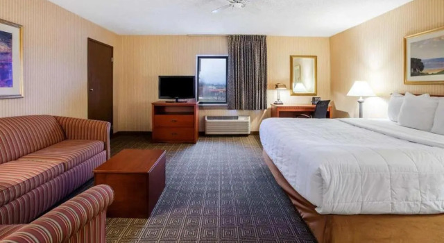 Двухместный номер Executive La Quinta Inn by Wyndham Detroit Southgate