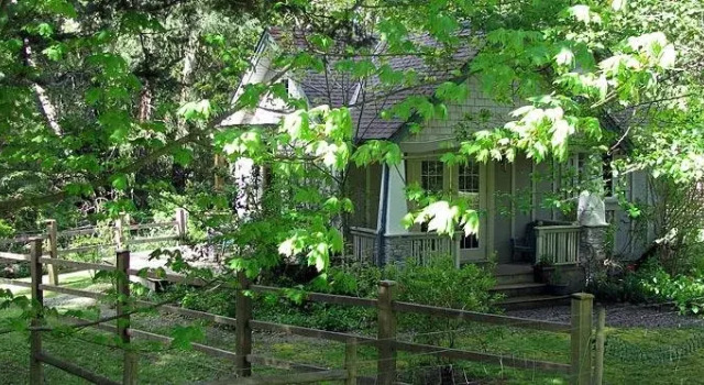 Wisteria Honeymoon Cottage - Suite of Angels, Foglalás Nyaraló Nyaralók Vancouver-sziget, Kunyhó