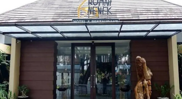 Rumah Nenek Hotel and Restaurant, Rezerwuj Hotel Padang Sumatra