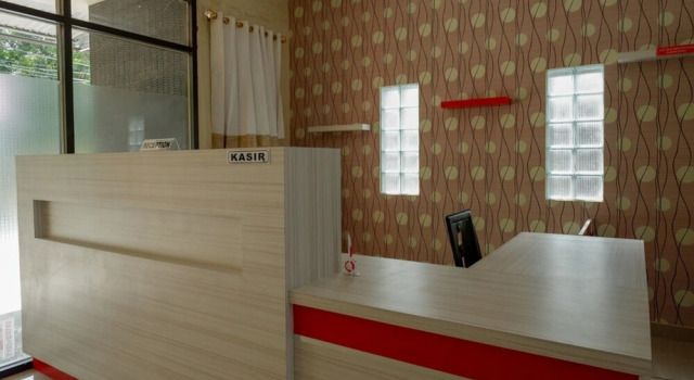 Penginapan Amanda by RedDoorz, Prenota Hotel Hotel a Sulawesi con parcheggio, Parcheggio