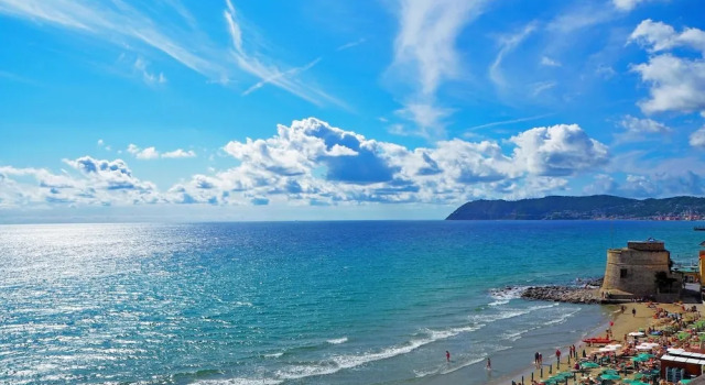 Serena 1 Amazing Sea View, Забронировать Апартаменты/квартира Отели Алассио с парковкой, рядом с Alassio tourist's port, Парковка