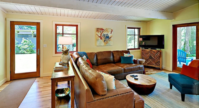 Fletcher 5551 - 3 Br home by RedAwning