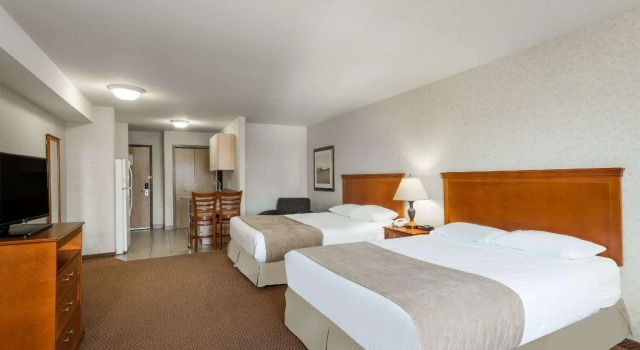 Четырёхместный номер Standard Super 8 by Wyndham Grande Prairie