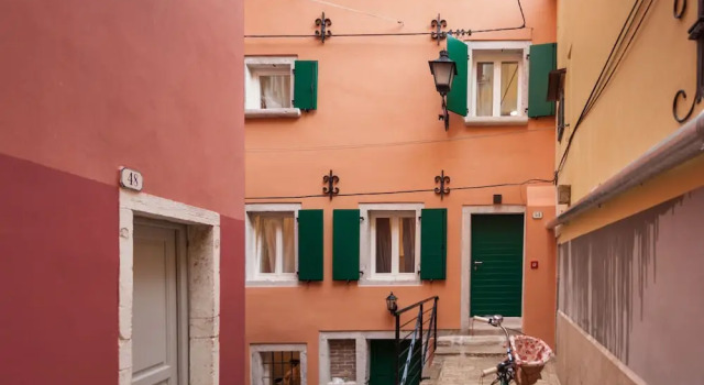 Apartments and Rooms Hey Rovinj, Забронировать Апартаменты/квартира Апартаменты Ровинь, рядом с Church of Saint Benedict Rovinj, Апартаменты/квартира
