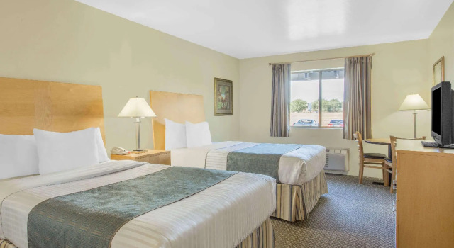 Четырёхместный номер Standard Days Inn by Wyndham Chino Valley