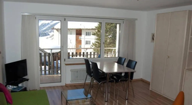 Mireille, Appartment 61