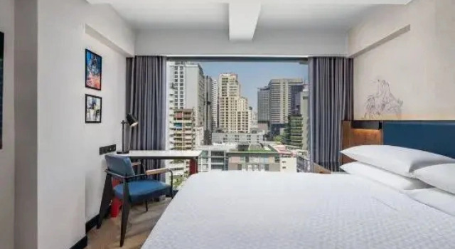 Номер Deluxe Four Points by Sheraton Bangkok, Sukhumvit 22